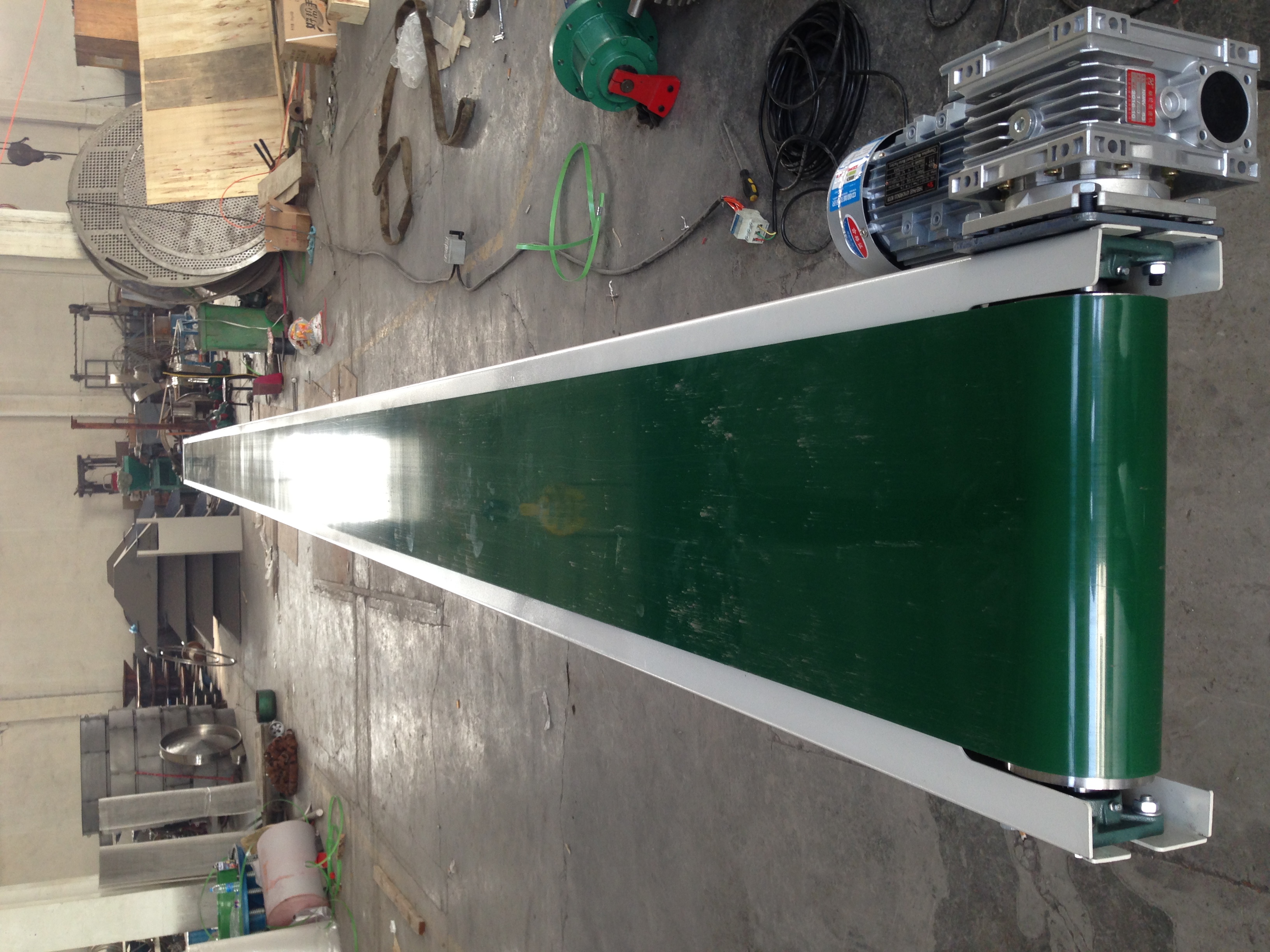 移動(dòng)皮帶輸送機(jī)安裝時(shí)需要注意什么？